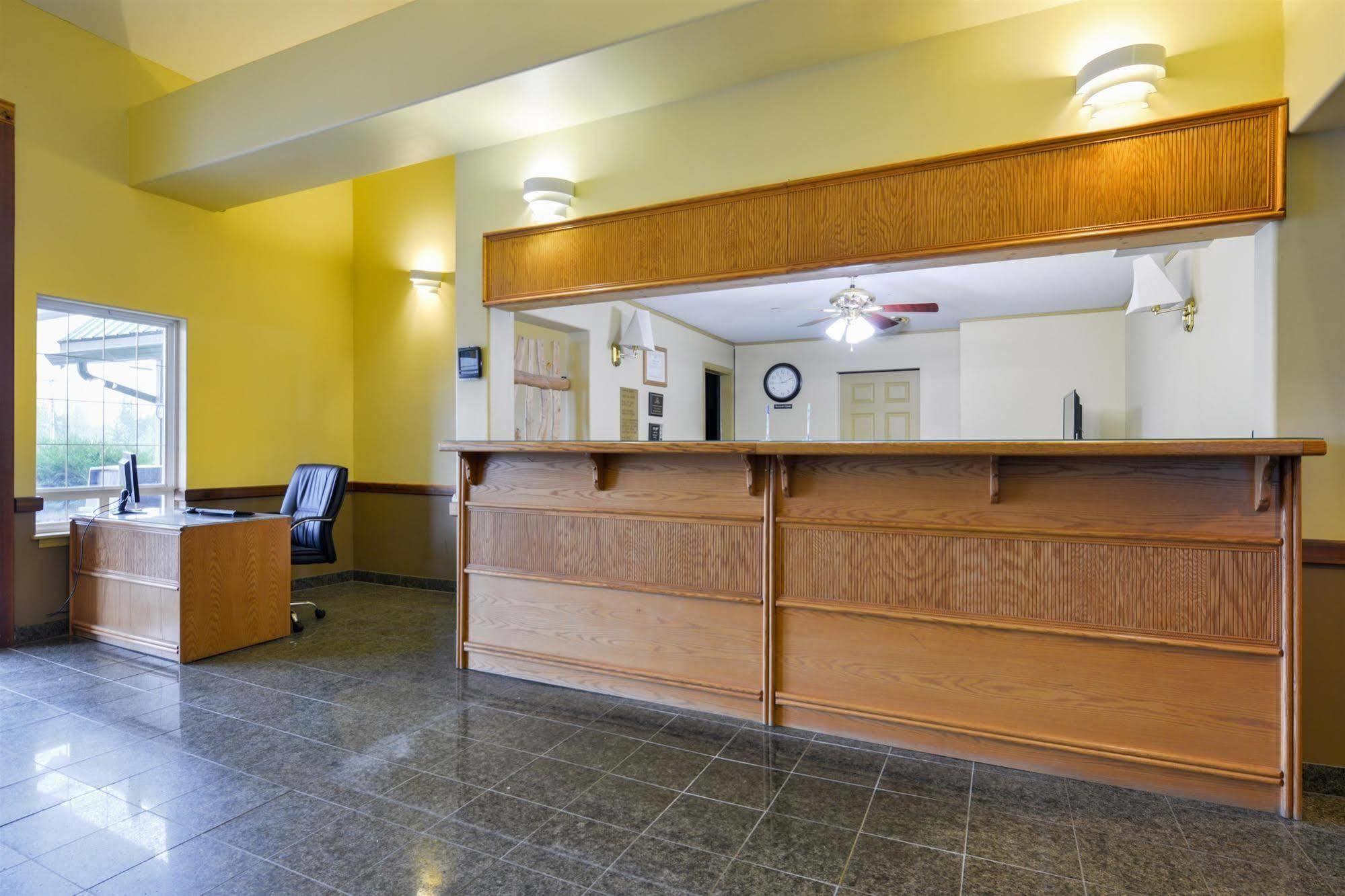 Canadas Best Value Inn Valemount Buitenkant foto