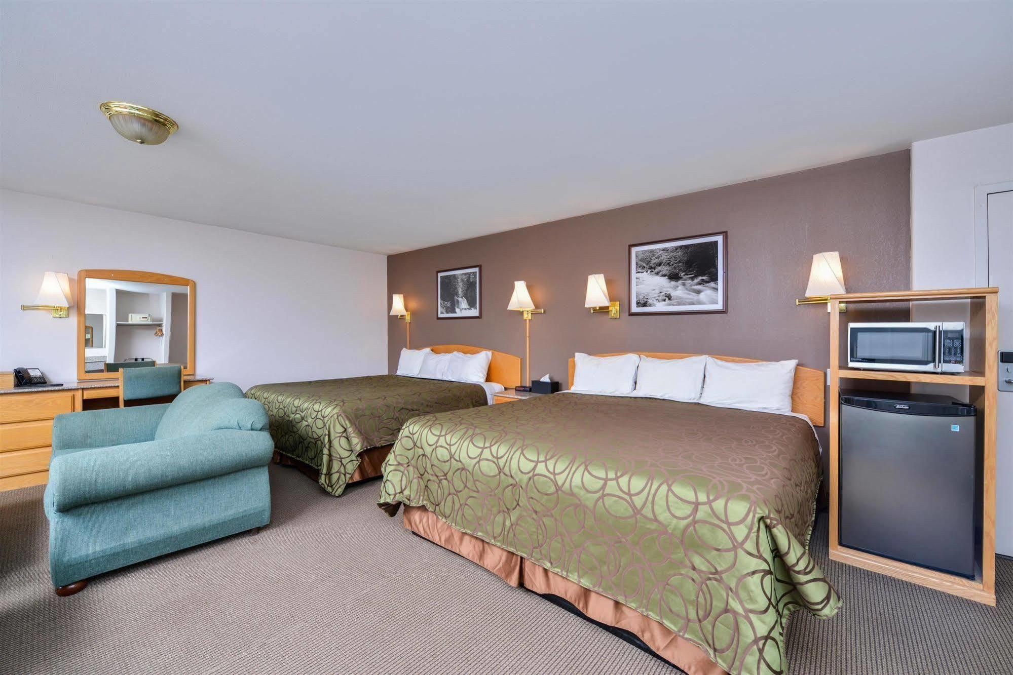 Canadas Best Value Inn Valemount Buitenkant foto