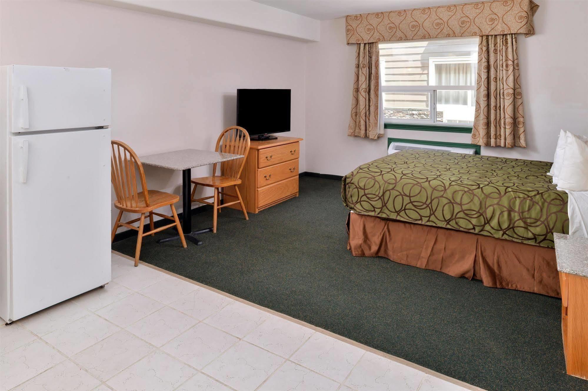 Canadas Best Value Inn Valemount Buitenkant foto