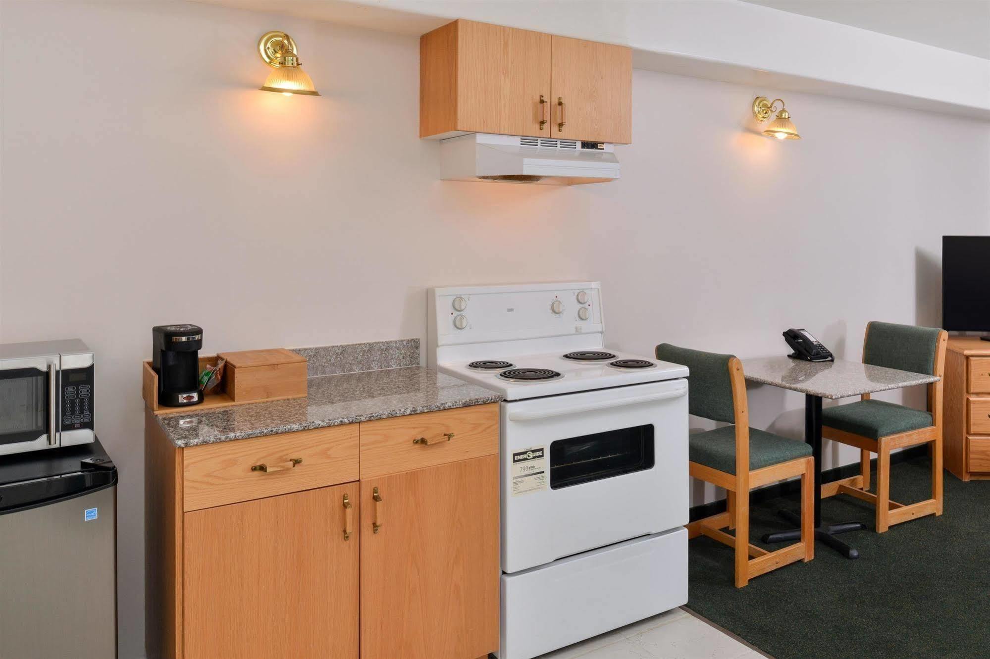 Canadas Best Value Inn Valemount Buitenkant foto